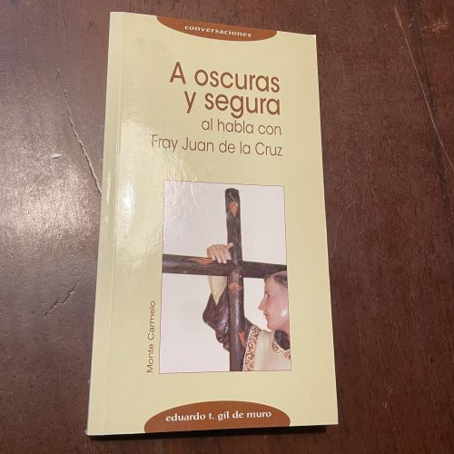 Portada del libro de A oscuras y segura al habla con Fray Juan de la Cruz