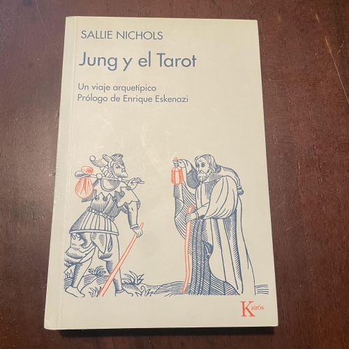 Portada del libro de Jung y el tarot
