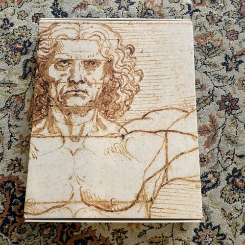 Portada del libro de Leonardo 500. Serie Tivoli con lámina del Hombre de Vitruvio