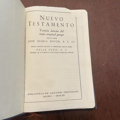 Portada del libro de Nuevo testamento. Versión directa del texto original griego