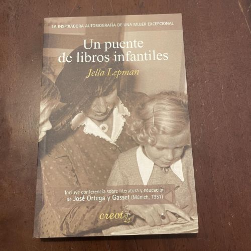 Portada del libro de Un puente de libros infantiles