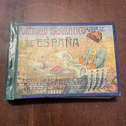 Portada del libro de Portfolio fotográfico de España. Pamplona. Huesca. Lérida. Palma de Mallorca. Oviedo. Teruel. Badajoz....