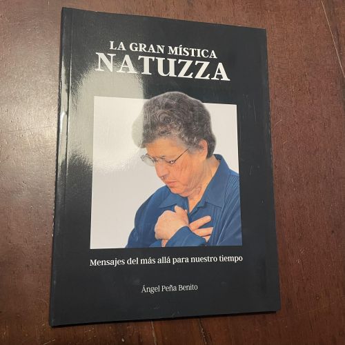 Portada del libro de La gran mística Natuzza. Mensajes del más allá para nuestro tiempo