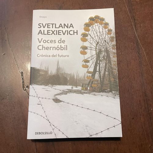 Portada del libro de Voces de Chernóbil