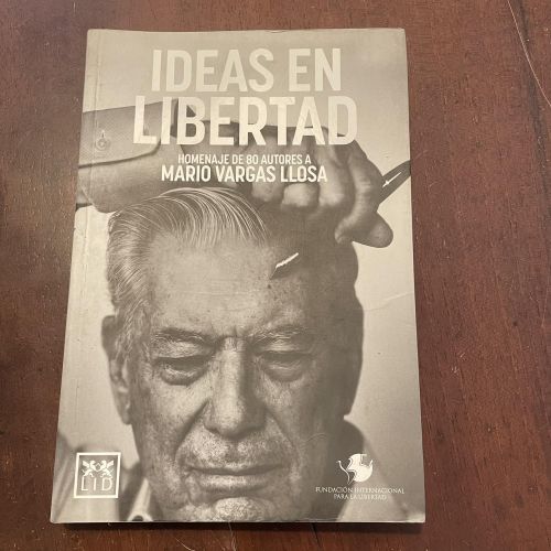 Portada del libro de Ideas en libertad. Homenaje de 80 autores a Mario Vargas Llosa