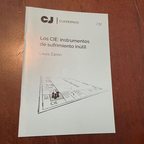 Portada del libro de Los CIE: instrumentos de sufrimiento inútil