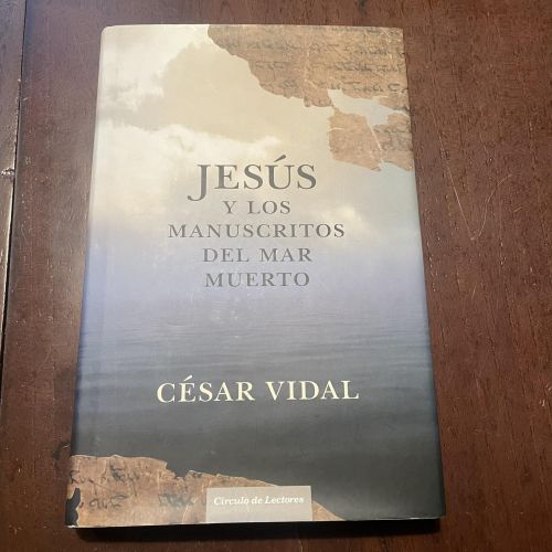 Portada del libro de Jesús y los manuscritos del mar Muerto