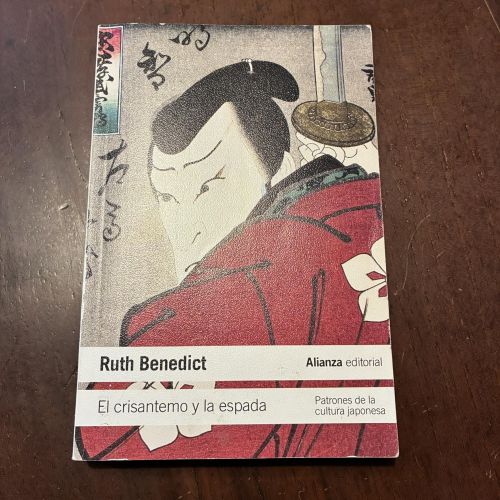 Portada del libro de El crisantemo y la espada