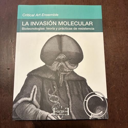 Portada del libro de La invasión molecular. Biotecnologías: teoría y prácticas de resistencia