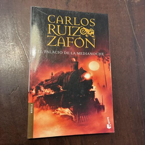 Portada del libro de El palacio de la medianoche