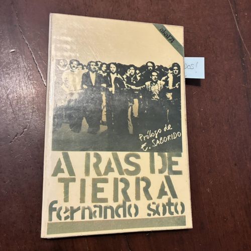 Portada del libro de A ras de tierra