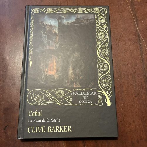 Portada del libro de Cabal. La raza de la noche
