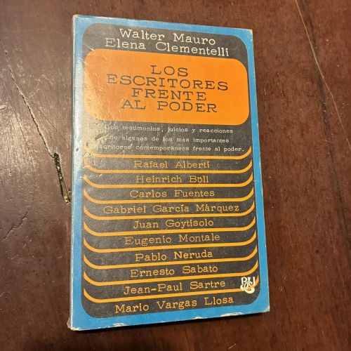 Portada del libro de Los escritores frente al poder