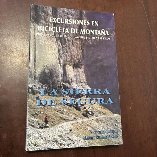 Portada del libro de La sierra de Segura. Excursiones en bicicleta de montaña por el parque natural de Cazorla, Segura y...