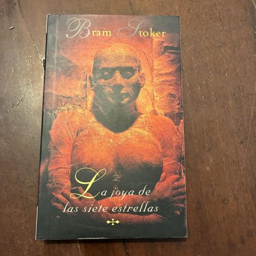 Portada del libro de La joya de las siete estrellas