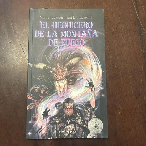 Portada del libro de El hechicero de la montaña de fuego