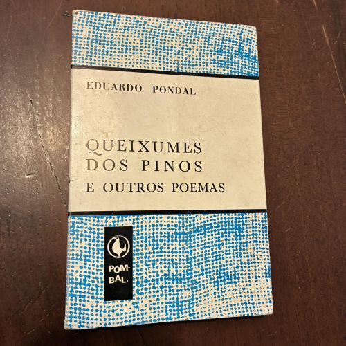 Portada del libro de Queixumes dos pinos e outros poemas (galego)