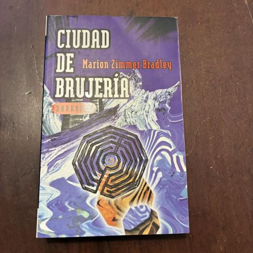 Portada del libro de Darkover. Ciudad de brujería