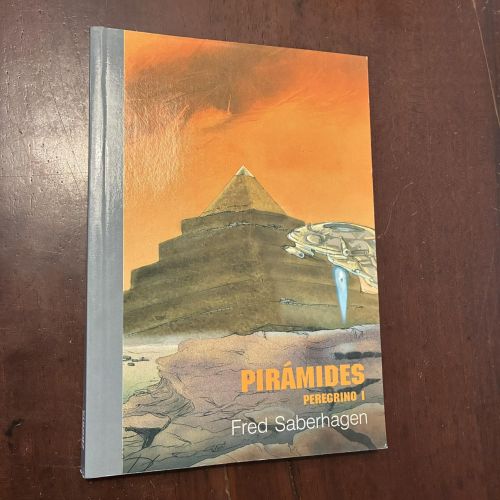 Portada del libro de Pirámides. Peregrino I