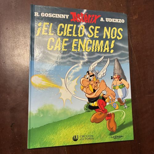 Portada del libro de Asterix ¡El cielo se nos cae encima!
