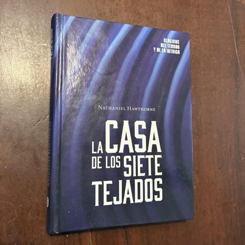 Portada del libro de La casa de los siete tejados
