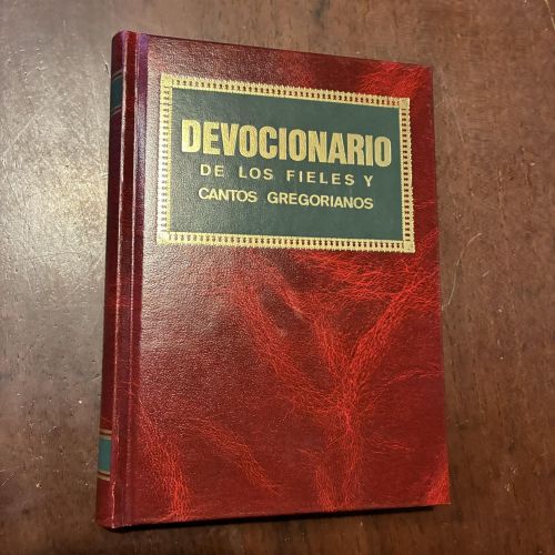 Portada del libro de Devocionario de los fieles y cantos gregorianos