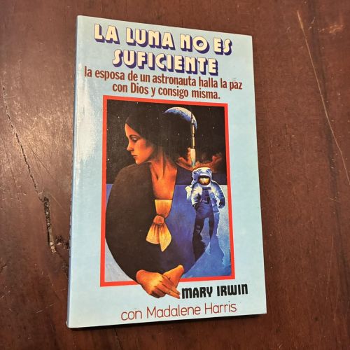 Portada del libro de La luna no es suficiente
