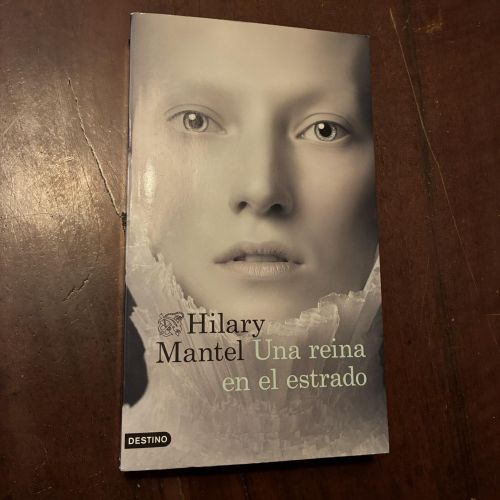 Portada del libro de Una reina en el estrado