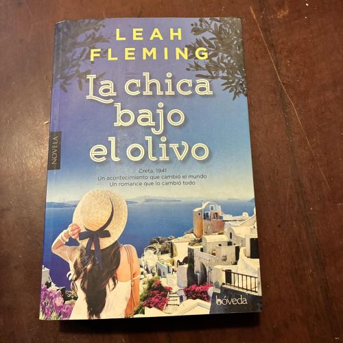 Portada del libro de La chica bajo el olivo